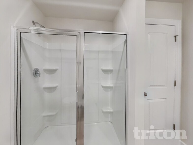 Building Photo - 3326 Quintana Dr