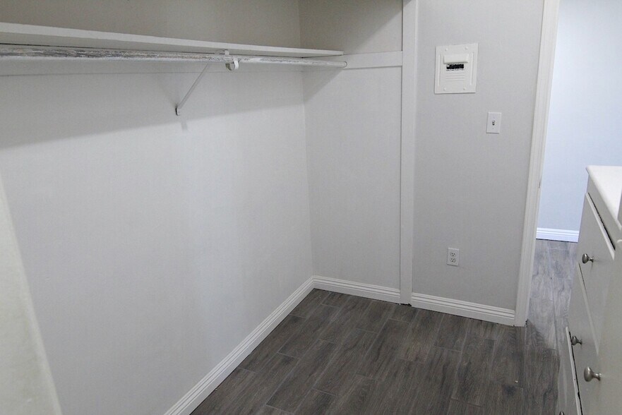 Building Photo - 3247 W Century Blvd