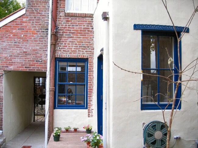 Back Porch - 2409 Panama St