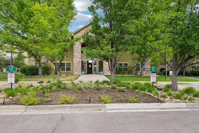 Building Photo - Gorgeous third floor - 1bd/1ba condo