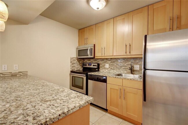 Building Photo - 7685 Northcross Dr