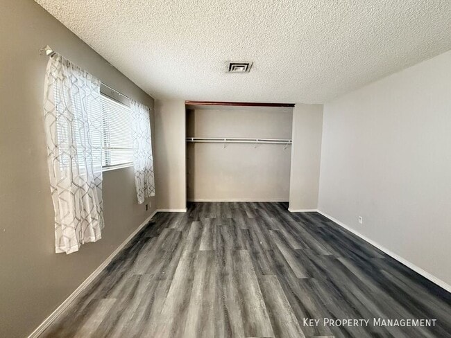 Building Photo - 5206 Golden Ln