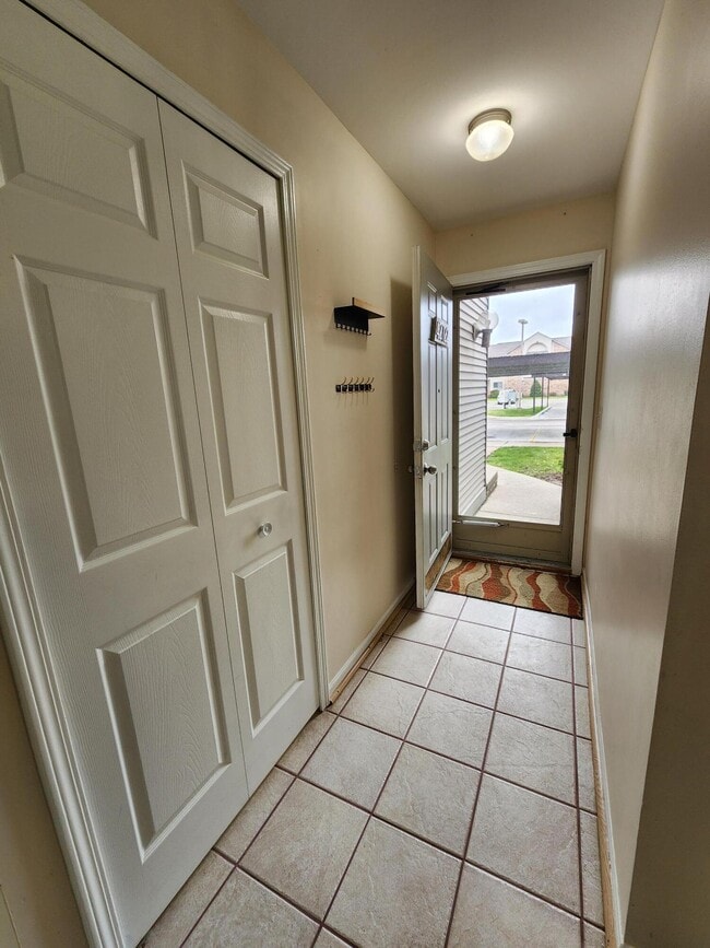 Building Photo - 42722 Lilley Pointe Dr