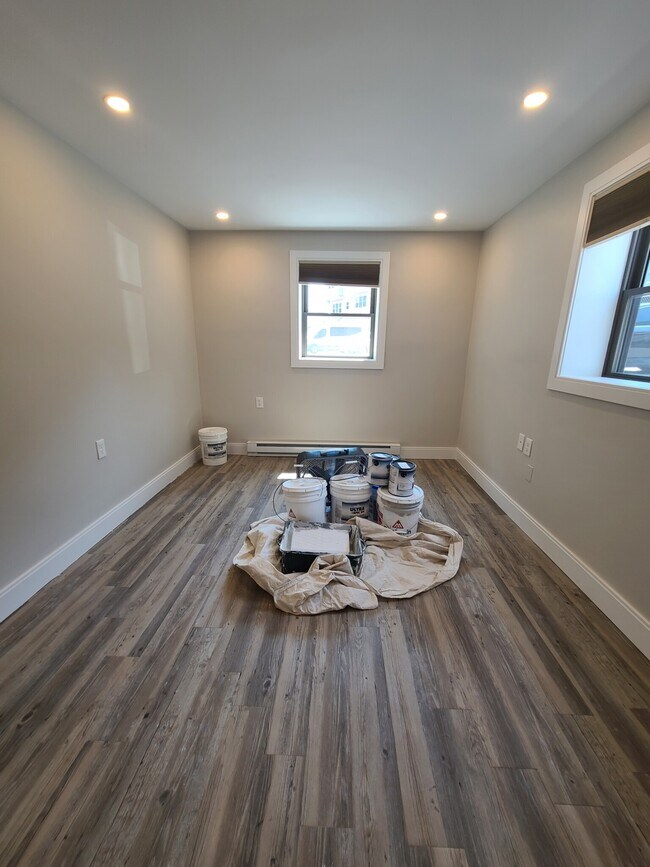 Building Photo - 15 Carson St