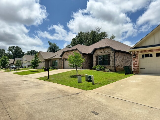 Building Photo - 3409 Cottage Ct