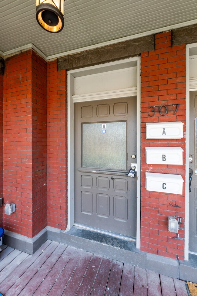 Building Photo - 307 Taylor Ave