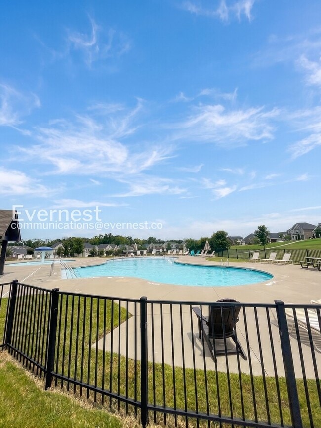 Building Photo - 3 Bed/3 Bath Townhome with Garage / Available Now!