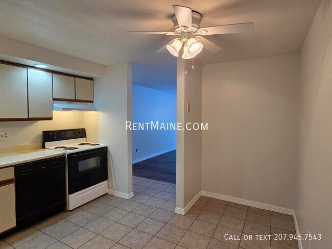 Building Photo - 20 Tall Pines Dr