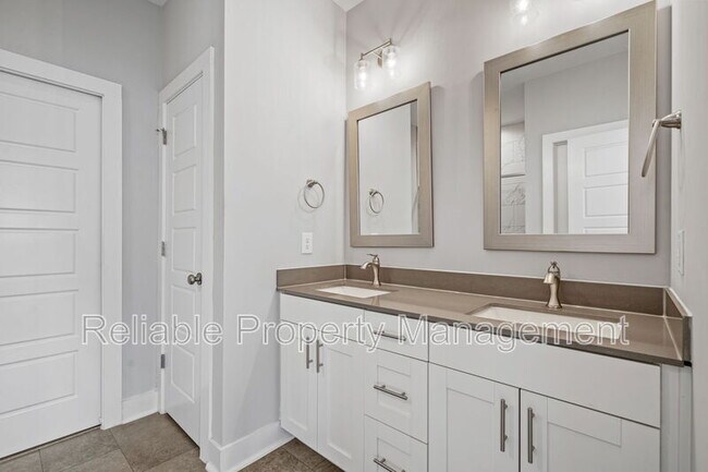 Building Photo - 41 N Laird Dr