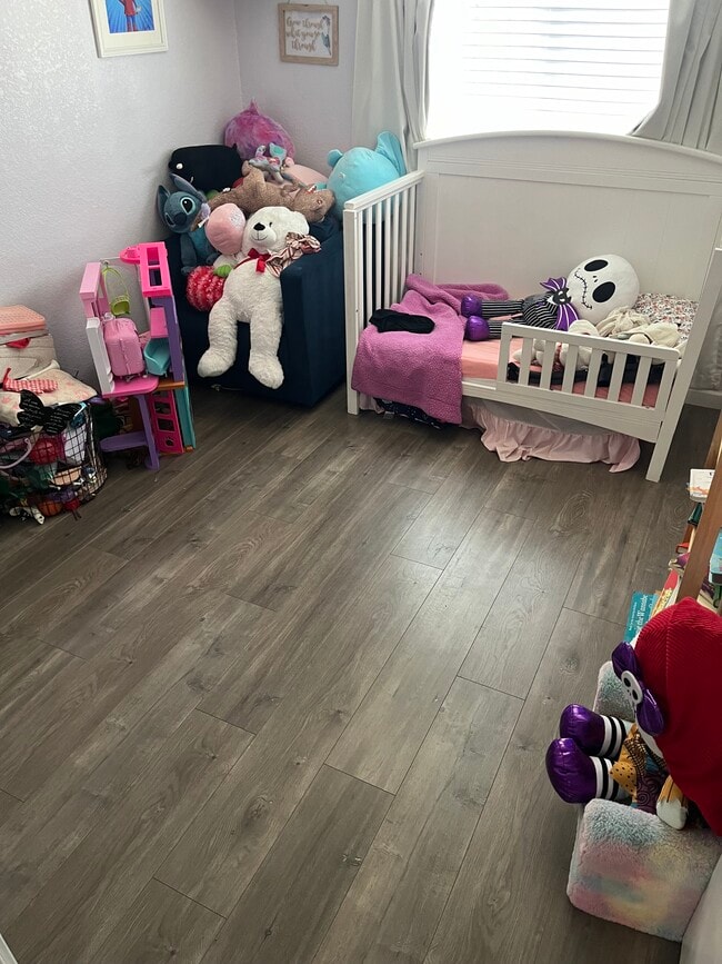 Building Photo - 1506 E Clarendon Ave