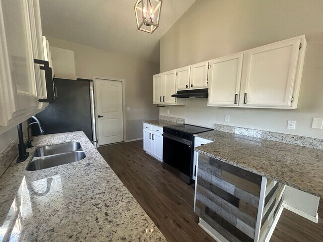 Building Photo - 615 7 Gables Cir SE