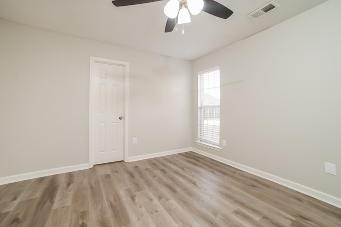 Building Photo - 9167 Kaitlyn Dr S
