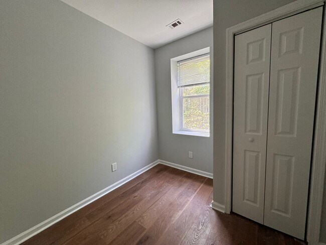 Building Photo - 1018 S 52nd St