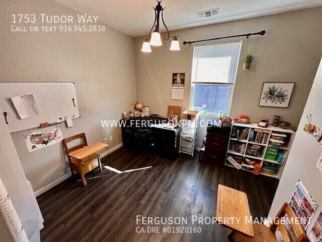 Building Photo - 1753 Tudor Wy