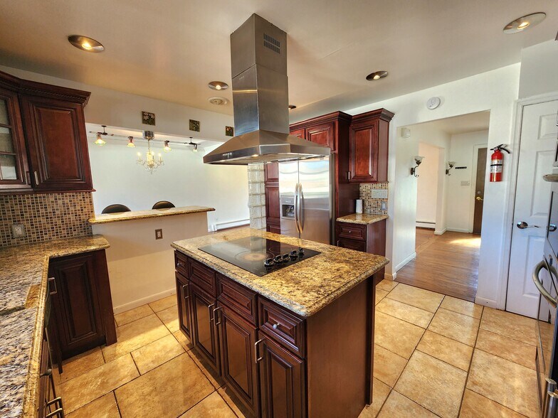 Building Photo - 30 Wilson St