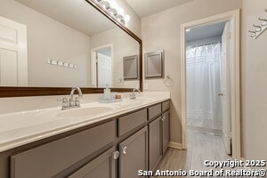 Building Photo - 2026 Thicket Trail Dr