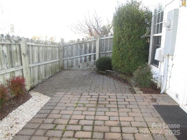 Building Photo - 8807 Ormeau Dr
