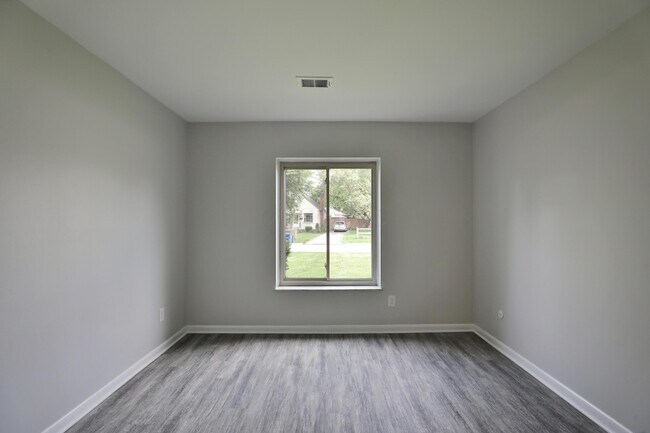 Building Photo - 699 Wetmore Rd
