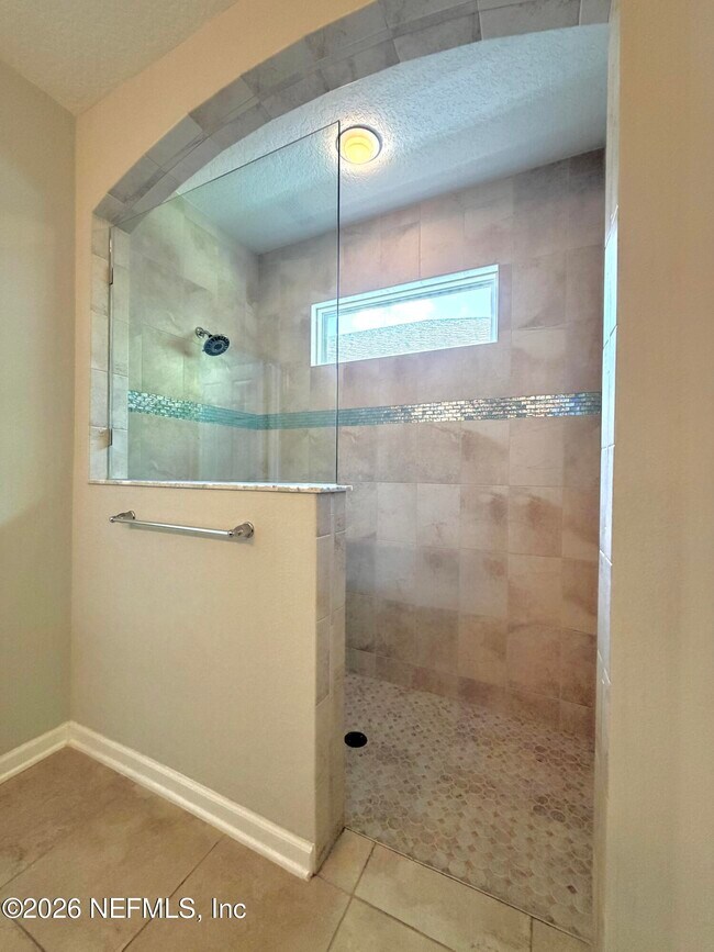 Building Photo - 197 Spring Park Ave