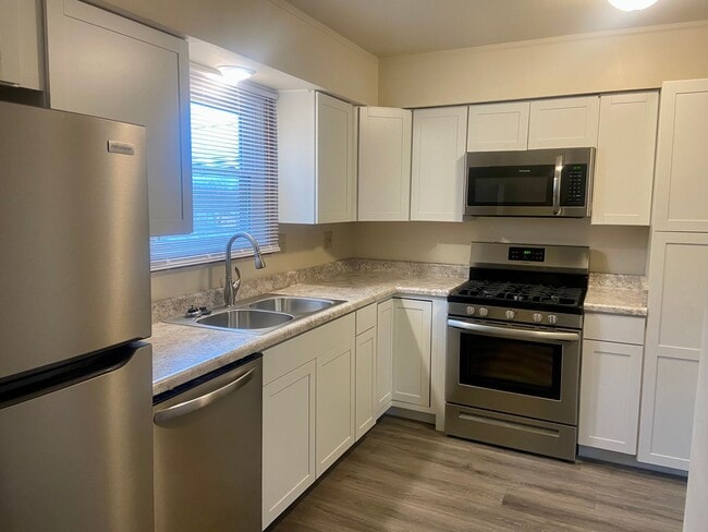 Primary Photo - 2904-2910 Tamarack Drive