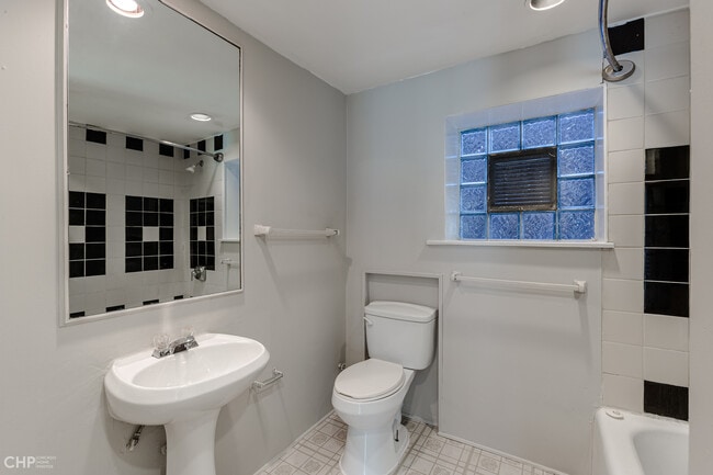 Building Photo - Charleston 2054 W