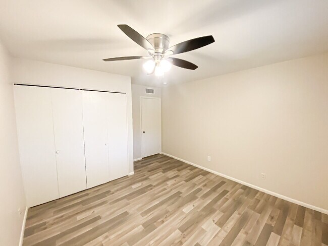 Building Photo - 21 E Alameda Dr