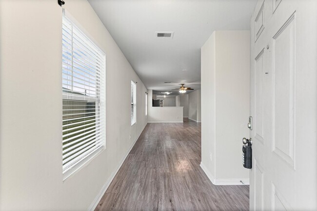 Building Photo - 1722 Ramsay Way