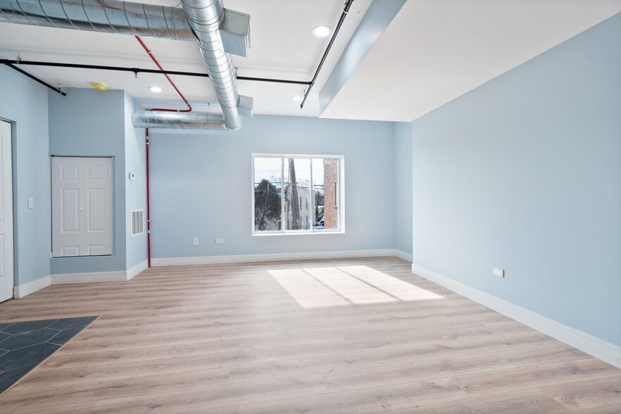 Building Photo - 9909 W Roosevelt Rd