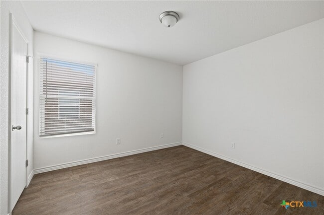 Building Photo - 903 Lasso Dr
