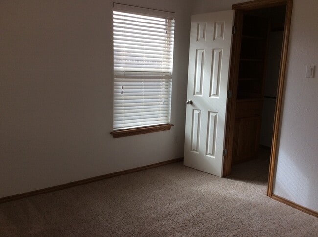 Building Photo - 1705 Tiffani Ln
