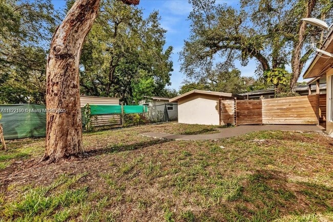 Building Photo - 6221 SW 35th St