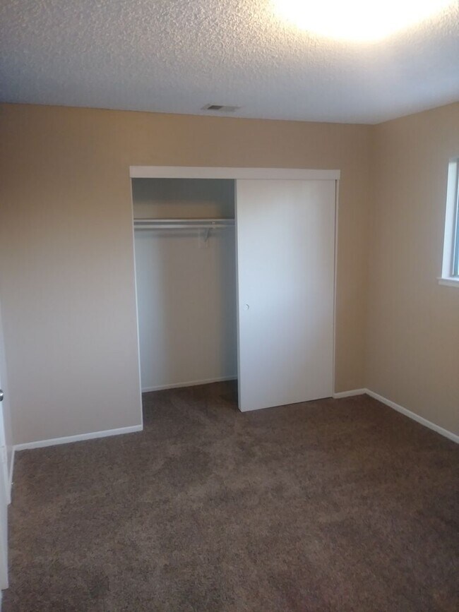 Building Photo - 798