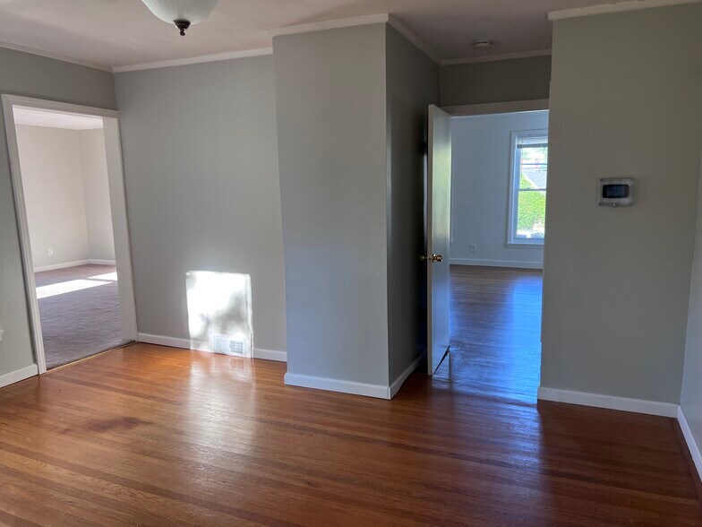 Building Photo - 15 Lamb St