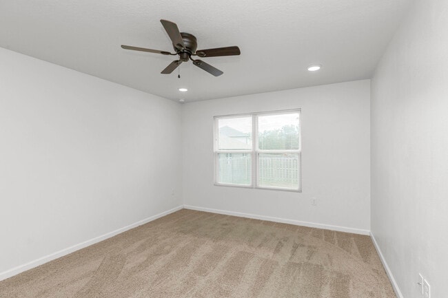 Building Photo - 1009 Limpkin St