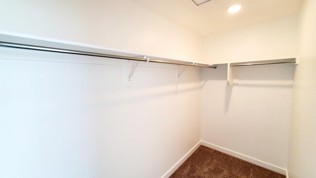 Building Photo - 1043 E Batten Ct