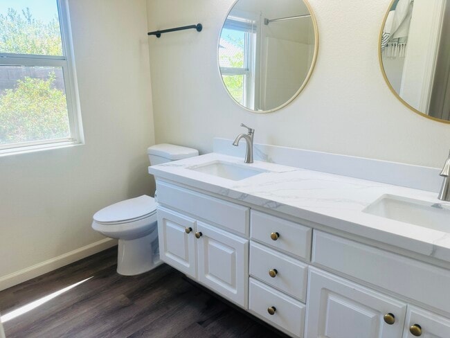 Building Photo - 78780 Birchcrest Cir