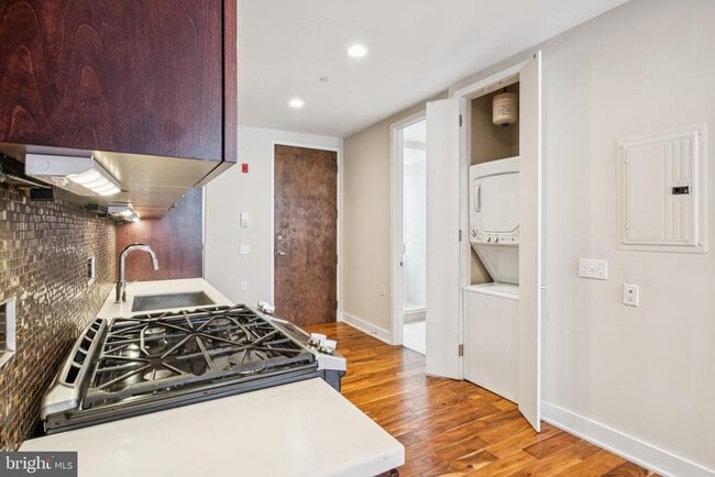 Building Photo - 131 S 13th St