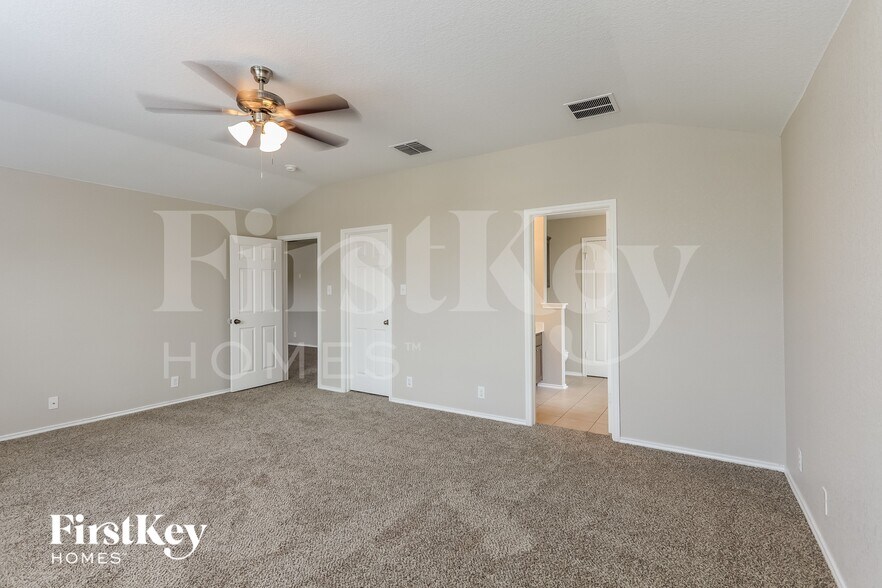 Building Photo - 466 Dolly Dr