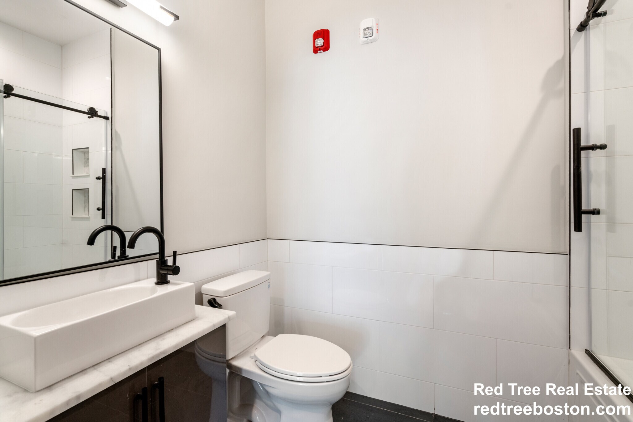 Building Photo - 142 Pleasant St