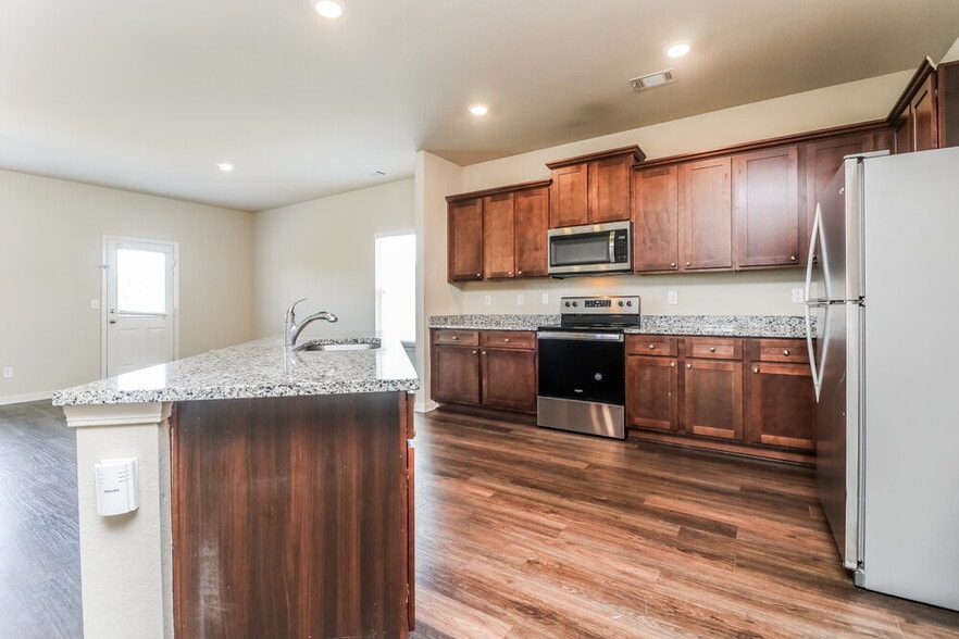 Building Photo - 108 Brook Dr