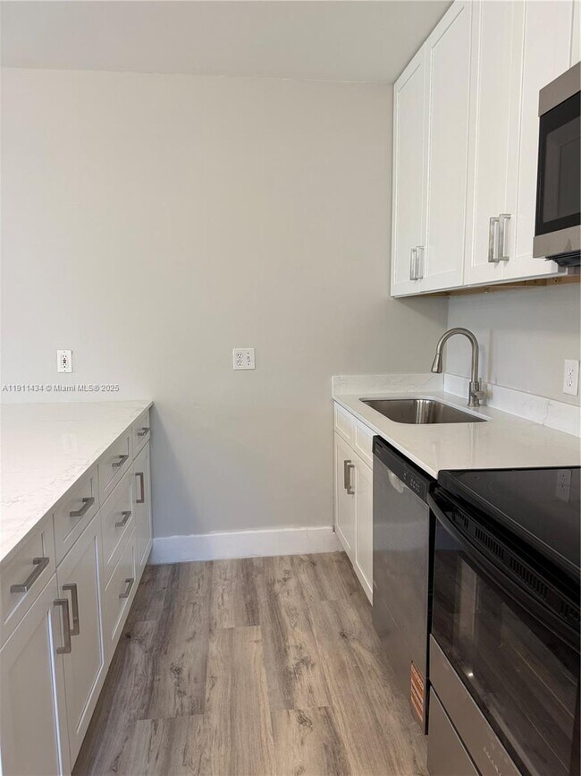 Building Photo - 5147 Europa Dr