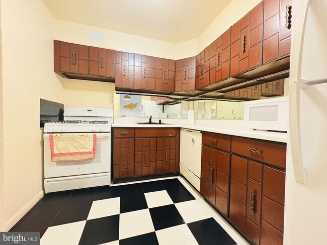 Building Photo - 700 7th St SW