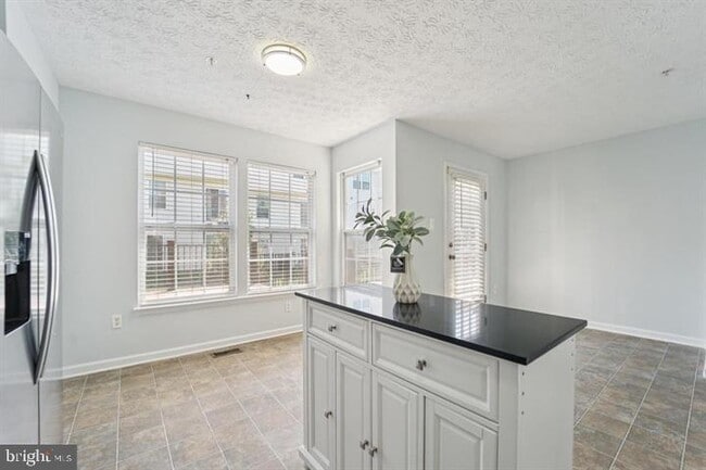 Building Photo - 11 Gemstone Ct