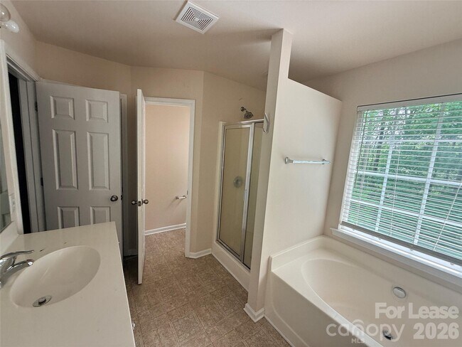 Building Photo - 11224 Cypress View Dr