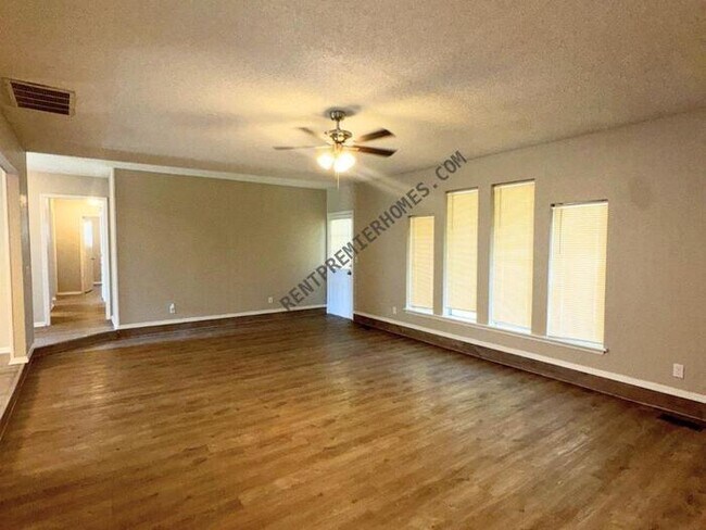 Building Photo - 11629 Kings Cir