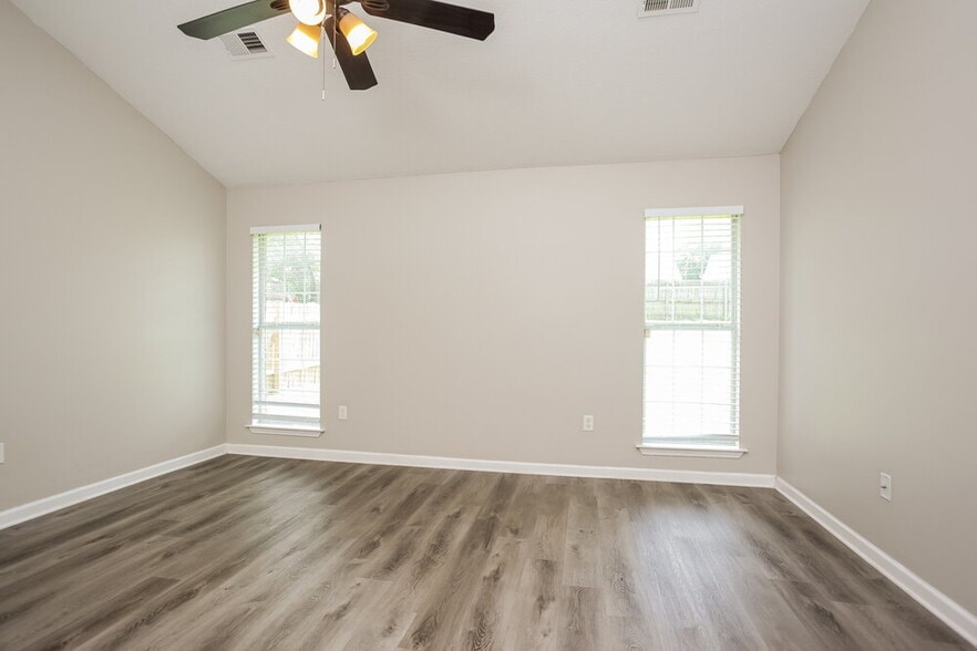 Building Photo - 1657 Madison Cove E