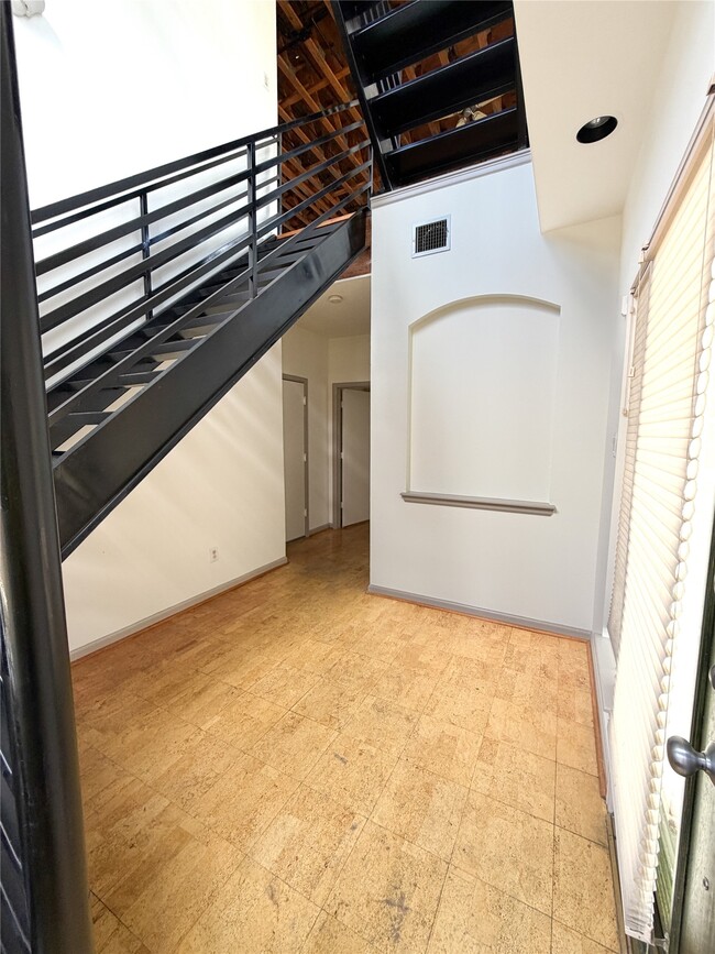 Building Photo - 1213 Dunlavy St