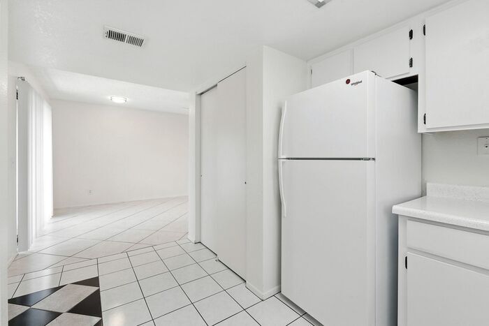 Building Photo - 1201 S McClintock Dr