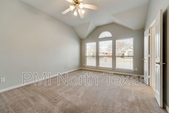 Building Photo - 4911 Lakeland Dr
