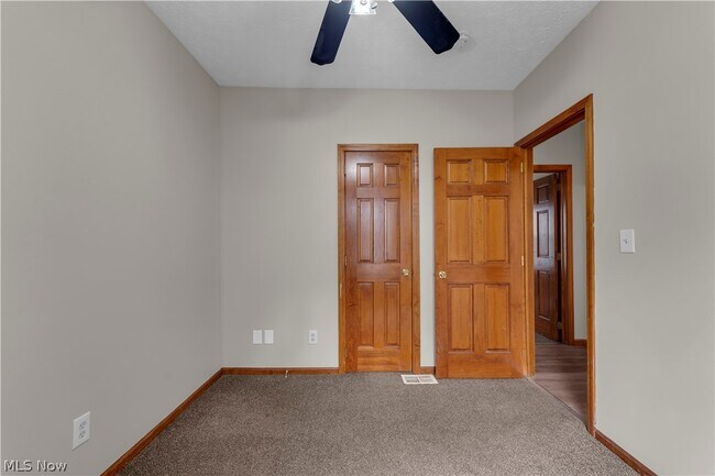 Building Photo - 1460 E 204th St
